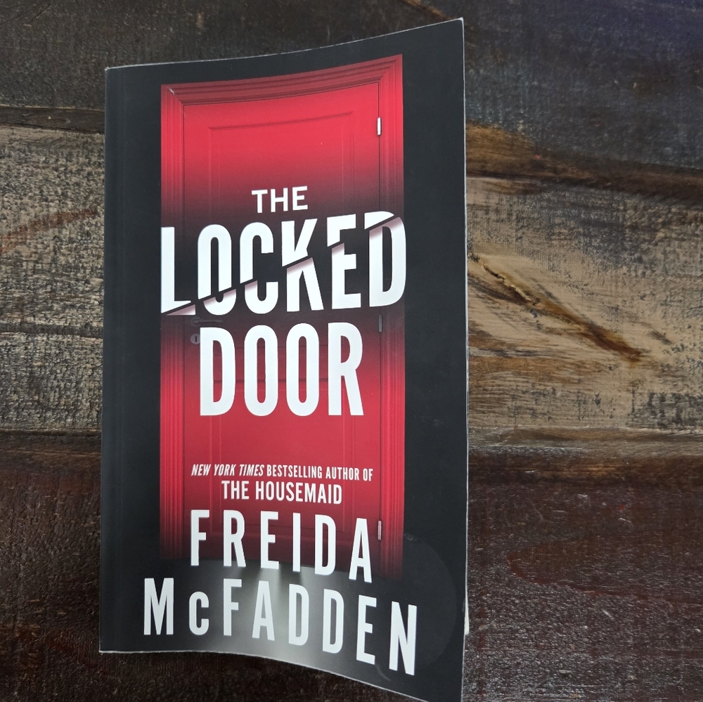 🎈2/$15 The Locked Door by Freida McFadden